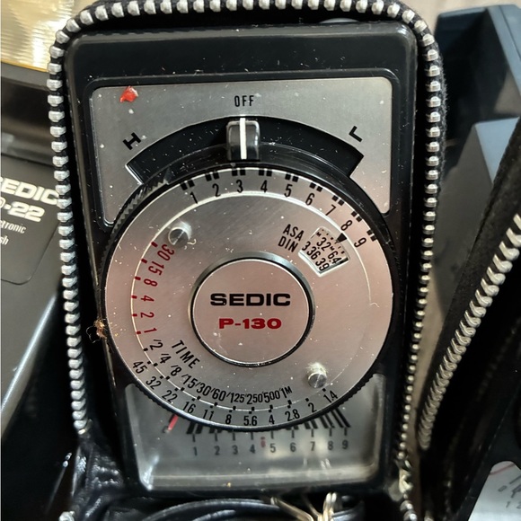 Sedic Camera Accessory Bundle - Picture 3 of 6